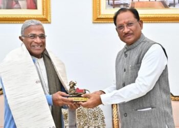 मुख्यमंत्री विष्णुदेव साय से राज्यसभा के उप सभापति हरिवंश ने की सौजन्य मुलाकात