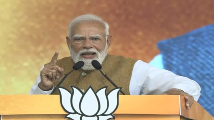 एलडीएफ और यूडीएफ ने केरल को बुनियादी सुविधाओं से वंचित रखा: पीएम मोदी