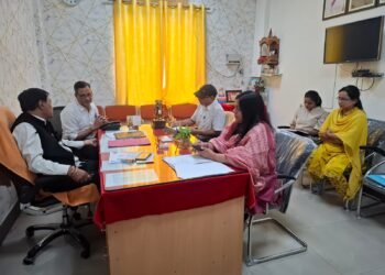 अमर गिदवानी ने विभाग के कार्यों की समीक्षा करते हुए अधिकारियों को आवश्यक निर्देश दिए