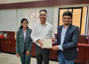 समाज कल्याण सचिव भुवनेश यादव से मिले युवा इनोवेटर रवि किरण; दिव्यांगजनों के सशक्तिकरण के लिए पेश की ‘Navinaut’ और ‘SignX’ तकनीक