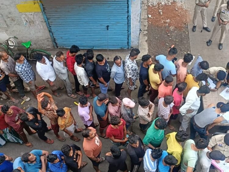 रायपुर ग्रामीण पुलिस का बड़ा सत्यापन अभियान, 600 किरायेदारों के दस्तावेजों की जांच